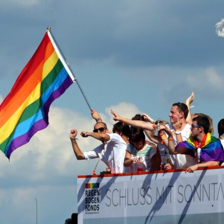 Полумиллионный гей-парад возглавил мэр Берлина
