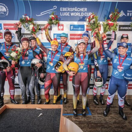 Latvijai Pasaules kausa posmā kamaniņu sportā otrā vieta komandu stafetē