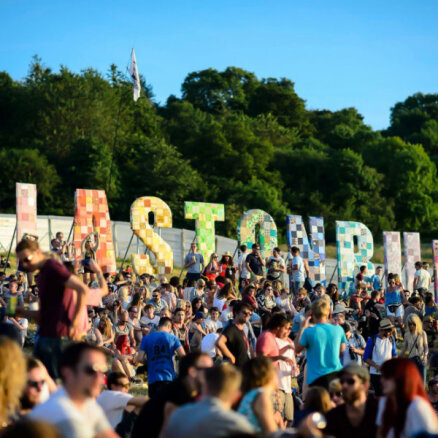 Фестиваль Glastonbury снова отменили из-за коронавируса