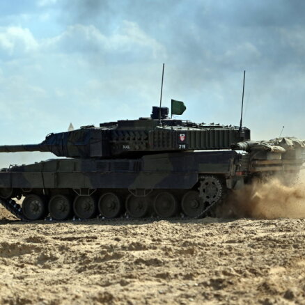 Spānija sola Ukrainai desmit 'Leopard 2A4'; apspriedīs arī lidmašīnu piegādi