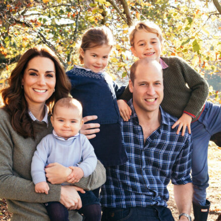 Britu karaliskā ģimene iepriecina ar neredzētiem foto