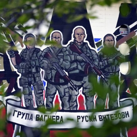 ВИДЕО. Линия Пригожина: "Медуза" показывает, как ЧВК Вагнера строит оборонительные сооружения в Луганской области
