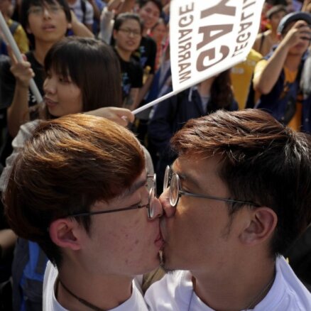 Foto: Taivāna pirmā Āzijā legalizē viendzimuma laulības