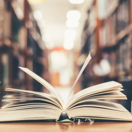 В Юрмале закроют две библиотеки и выбросят до 17 000 книг: жители возмущены решением городской думы