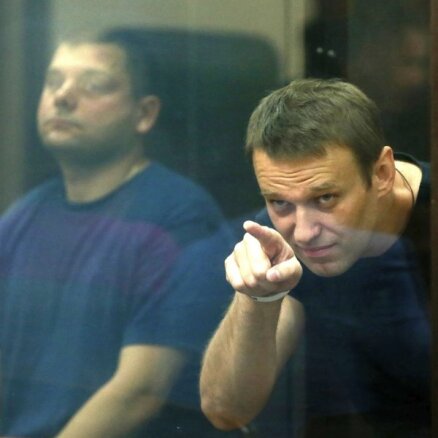 Навального посадили под домашний арест на два месяца