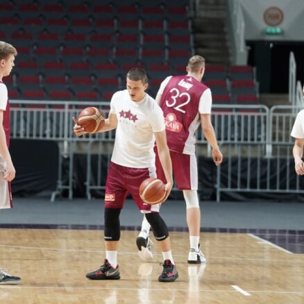 Principiālais duelis: Latvijas basketbolisti Blūma godināšanas spēlē tiekas ar Lietuvu
