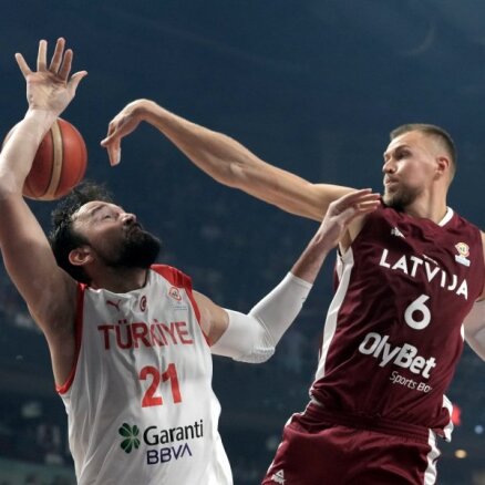 Latvijas basketbolisti ar fenomenālu azartu 'sabradā' Turciju