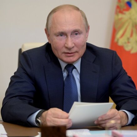 Rietumi ar manevriem Melnajā jūrā saasina Ukrainas konfliktu, uzskata Putins