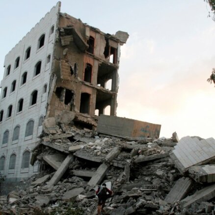 Jemenas bombardēšanas dēļ ASV pārtrauc munīcijas piegādi saudarābiem