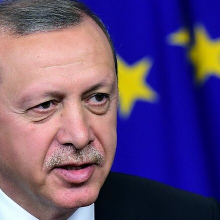 Эрдоган высмеял помощь ЕС в кризисе с беженцами