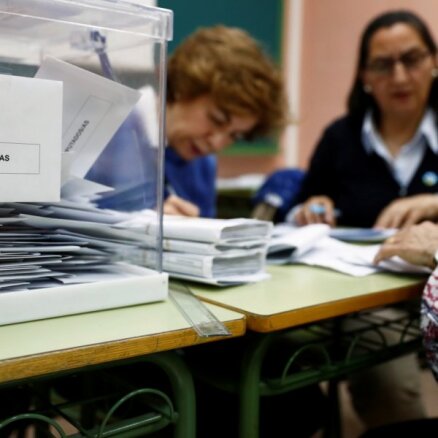 Spānijas parlamenta vēlēšanās bijusi neierasti liela vēlētāju aktivitāte