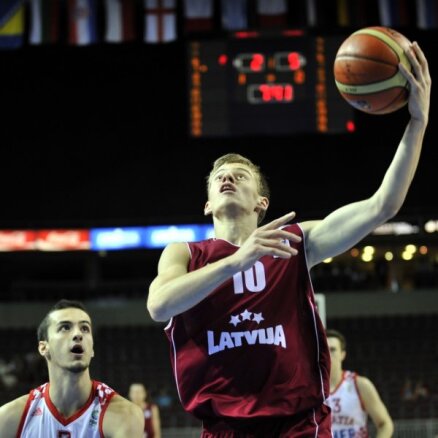 Vēl viens latviešu basketbolists piedalīsies NBA pirmsdrafta nometnē