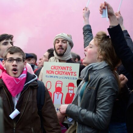 В Париже задержаны почти сто противников однополых браков