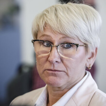Глава Минфина Рейрс отстранил от должности директора Службы госдоходов