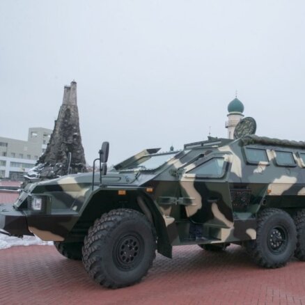 Video: Kadirovs novērtē čečenu pašu izstrādāto bruņumašīnu