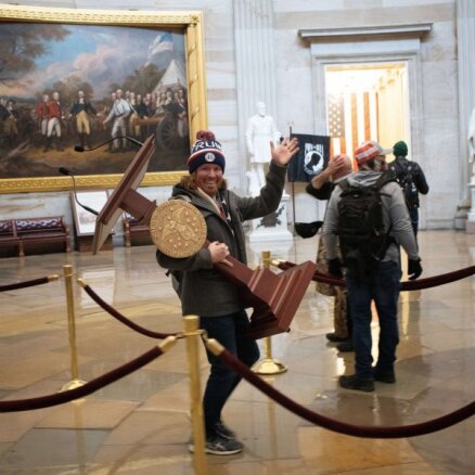 Foto: Trampa atbalstītāju atstātā postaža Kapitolijā