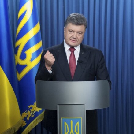 Порошенко выступил против сдачи Донбасса и досрочных выборов в Раду