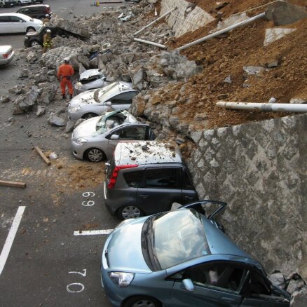 Japānai sola 'zemestrīču mēnesi'