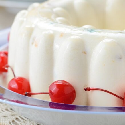 Jogurta kūkas – tik svaigas, gaisīgas un kārdinošas! Deviņas receptes kārumniekiem