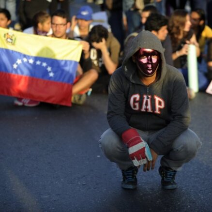 Venecuēlā nerimst studentu protesti