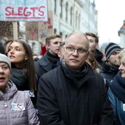 Mediķi piesaka vēl vienu protestu, prasot Saeimas un Viņķeles atkāpšanos
