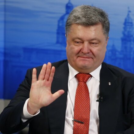 Порошенко потребовал сменить украинское правительство