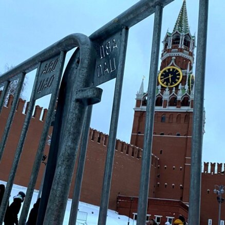 Krievijas vadība Maskavu un Sanktpēterburgu sargā no kara sekām, ziņo britu izlūki