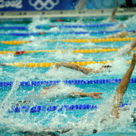 Pasaules čempionātā peldēšanā  pirmajās divās sacensību dienās laboti trīs pasaules rekordi
