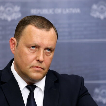 Глава МВД: возможно, Латвии придется принять обратно покинувших ее беженцев
