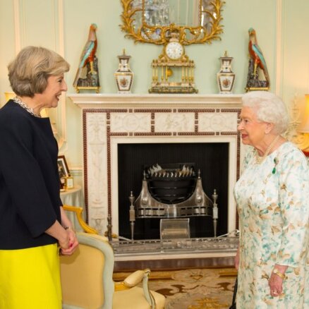 Тереза Мэй официально стала премьер-министром Британии