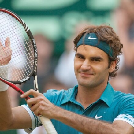 Federers pēc uzvaras 'French Open' otrajā kārtā labojis Konorsa rekordu