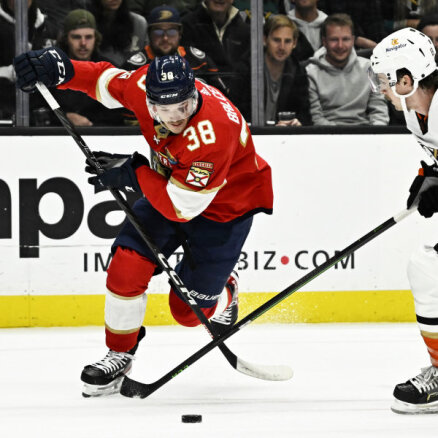 Balcers atgriežas pēc savainojuma un palīdz 'Panthers' gūt uzvaru NHL mačā