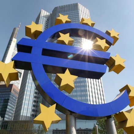 Eiro vērtība nokrītas līdz 11 gados zemākajam līmenim