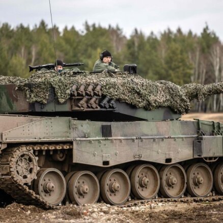 Polija plāno tuvākajās nedēļās piegādāt Ukrainai vēl 'Leopard 2' tankus