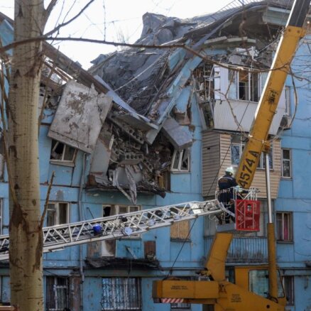Ukrainas pretgaisa aizsardzība notriec 80% Krievijas raķešu; naktī Zaporižjā sagrauta dzīvojamā ēka