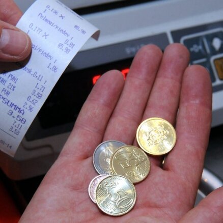 Четверть жителей Латвии столкнулись с трудностями при переходе на евро