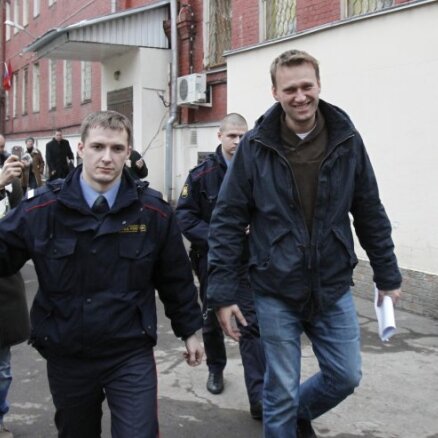 Навальный арестован на семь суток, Немцов — на десять