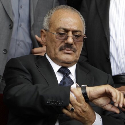 Jemenas  prezidents kārtējo reizi piekritis atkāpties no amata