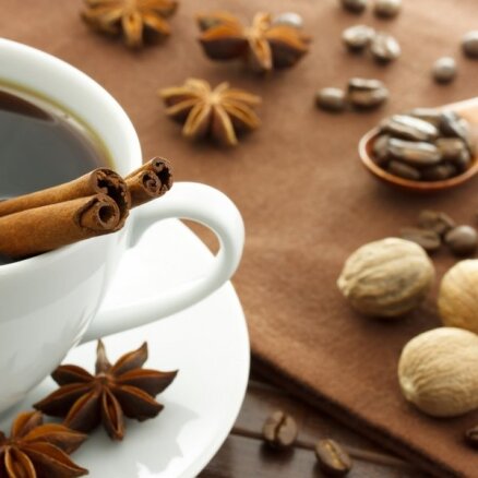 Kanēlis, vaniļa, citrons un citas piedevas, kas uzlabos kafijas garšu