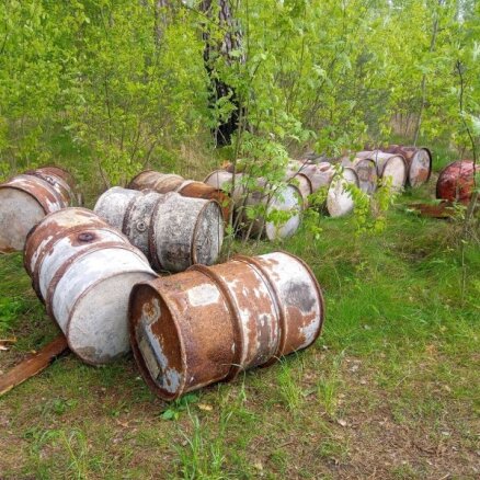 Daugavpils apkārtnē atrastas vēl 29 mucas ar nezināmas izcelsmes vielām