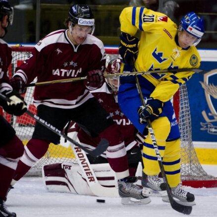Latvijas  hokejistiem zaudējums pirmajā pārbaudes spēlē