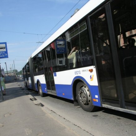 Rīgas administrators: pensionāriem, visticamāk, tiks atceltas sabiedriskā transporta atlaides