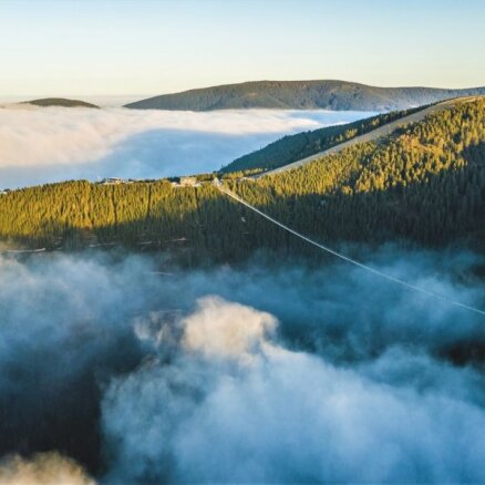 ФОТО, ВИДЕО. В Чехии открыли самый длинный пешеходный подвесной мост в мире