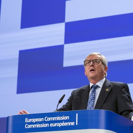 Referendums būs grieķu tautas izvēle par palikšanu eirozonā, paziņo Junkers