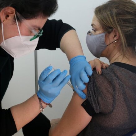 Svētdien pret Covid-19 sapotēti vien 63 cilvēki; aizvadītajā nedēļā vakcinācijas temps audzis