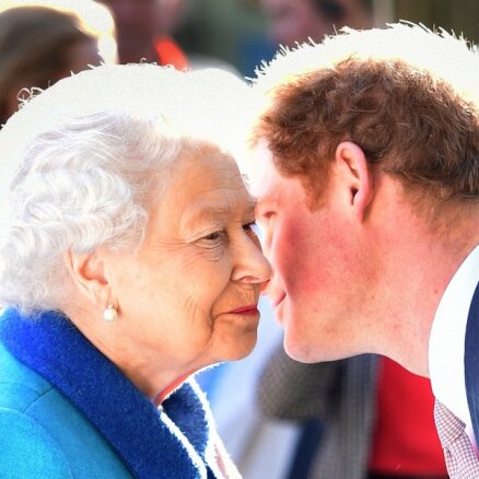 Karalienei Elizabetei bijusi četru stundu tikšanās ar mazdēlu Hariju