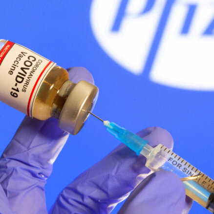 ES vienojusies par 'BioNTech/Pfizer' vakcīnu solidāru pārdali; Latvijai tiks vairāk