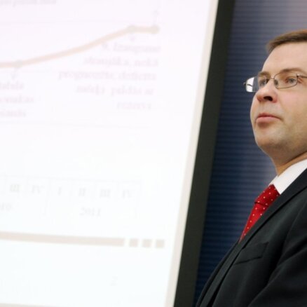 Dombrovskis: FM izvērtē scenāriju PVN samazināt līdz 21%