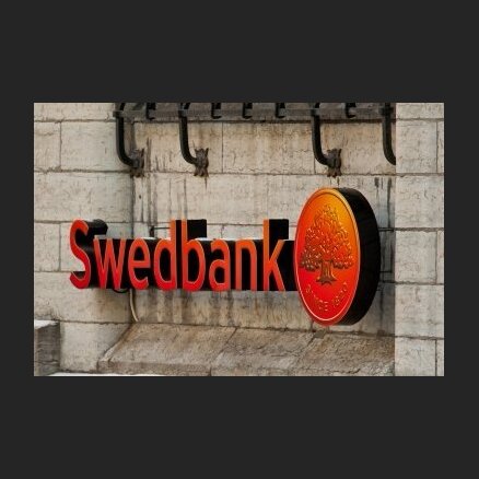 'Swedbank ' noliedz baumas par bankas problēmām