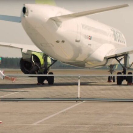 ВИДЕО: Остапенко играет в теннис с самолетом в новой рекламе airBaltic